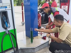 Polisi Sidak SPBU di Gresik Usai Ramai Motor Brebet gegara Pertalite Polisi Sidak SPBU di Gresik Usai Ramai Motor Brebet gegara Pertalite