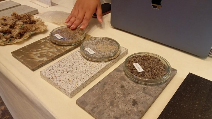 Membangun kepercayaan dan loyalitas konsumen lewat transparansi bisnis dapat meningkatkan daya saing bisnis.