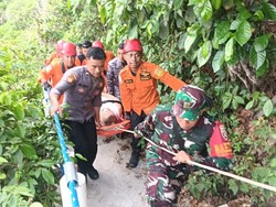 WN AS Jatuh di Pantai Atuh Nusa Penida, Diduga Alami Fraktur WN AS Jatuh di Pantai Atuh Nusa Penida, Diduga Alami Fraktur