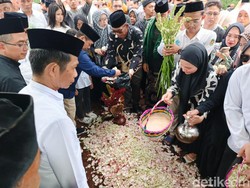 Istri Bupati Purwakarta Meninggal, Ratusan Orang Iringi ke Pemakaman Istri Bupati Purwakarta Meninggal, Ratusan Orang Iringi ke Pemakaman