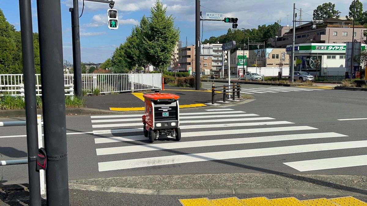 Canggih, Robot Otonom Suzuki Bisa Antar Belanjaan dari Toko ke Rumah