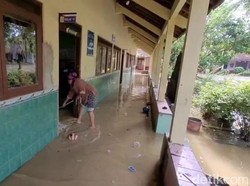 Sekolah Terendam Banjir, SD di Batangan Pati Diliburkan Sekolah Terendam Banjir, SD di Batangan Pati Diliburkan