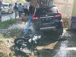 Hilang Kendali saat Nyalip, Mobil di Lombok Utara Tabrak Pemotor hingga Tewas Hilang Kendali saat Nyalip, Mobil di Lombok Utara Tabrak Pemotor hingga Tewas