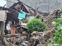 Pasokan Air Bersih 200 Rumah Terganggu Usai Longsor di Bondongan Bogor Pasokan Air Bersih 200 Rumah Terganggu Usai Longsor di Bondongan Bogor