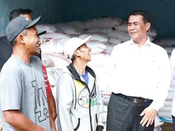 Petani: Alhamdulillah Harga Pupuk Turun, Terima Kasih Pak Presiden Petani: Alhamdulillah Harga Pupuk Turun, Terima Kasih Pak Presiden