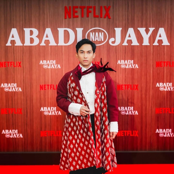 <p>Film ini menghadirkan sejumlah aktris dan aktor populer yang berhasil memerankan karakter masing-masing. Salah satunya adalah Ardit Erwandha yang berperan sebagai Rahman.&nbsp;(Foto: Instagram@arditerwandha)</p>