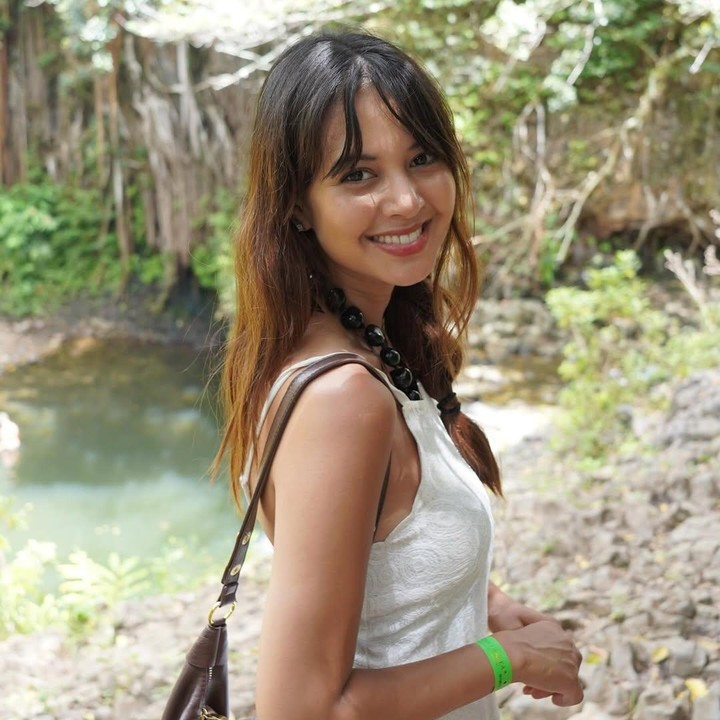 <p>Aurelie Moeramans meningkatkan popularitasnya di Indonesia dengan beradu akting dalam berbagai film. Artis blasteran ini ternyata lahir di luar negeri, tepatnya di Brussel, Belgia, pada 8 Agustus 1993. Kini, Aurelie menetap di Amerika Serikat bersama sang suami, Tyler Bigenho.&nbsp;(Foto: Instagram @aurelie)</p>