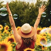 Bukan Jadi Masalah, 7 Kebiasaan Ini Bisa Membantu Kamu Bahagia Meski Sendirian