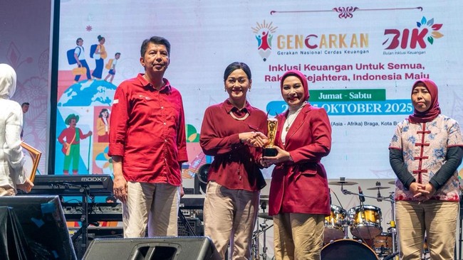 bank bjb Dukung Inklusi Keuangan Nasional Lewat BIK 2025 Bank bjb berkomitmen tingkatkan inklusi keuangan di Indonesia melalui partisipasi aktif di Bulan Inklusi Keuangan 2025 di Bandung dan Surabaya.
