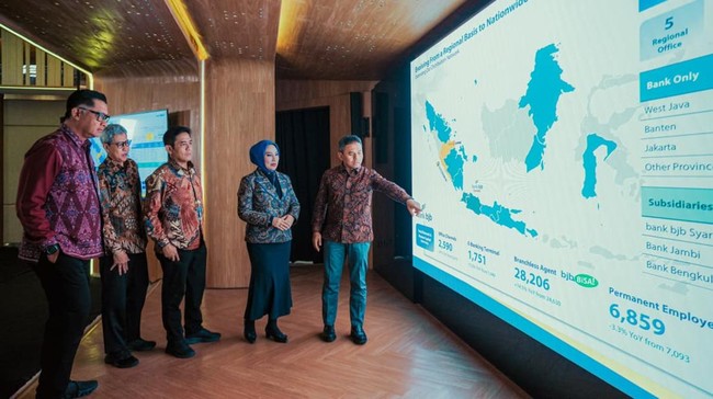 Aset bank bjb Tembus Rp215 Triliun, Kinerja Tumbuh Berkelanjutan Sepanjang 2025, bank bjb mencatat kinerja positif dengan total aset Rp215,9 triliun, fokus pada efisiensi dan pertumbuhan berkelanjutan.