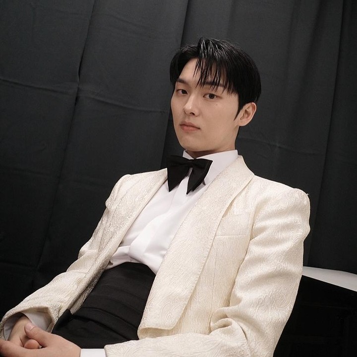 <p>Belakangan ini, nama Choi Hyun Wook juga tengah naik daun. Aktor 23 tahun itu berperan dalam drama Korea <em>Weak Hero Class 1</em> sebagai An Soo-ho. Namun, tak hanya itu, ia juga mendapatkan banyak apresiasi atas perannya dalam drama <em>Twenty-Five Twenty-One, </em>lho.&nbsp;&nbsp;(Foto: Instagram @_choiiii__)</p>