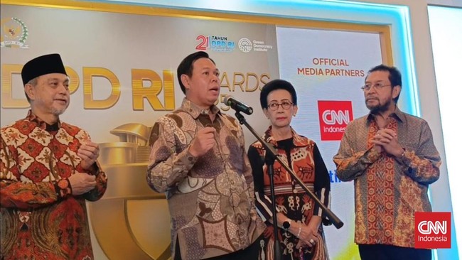 Daftar Penerima DPD Award 2025, Ada Khofifah Indar Parawansa DPD Award 2025 memberikan penghargaan kepada lima tokoh berpengaruh di bidang pembangunan.