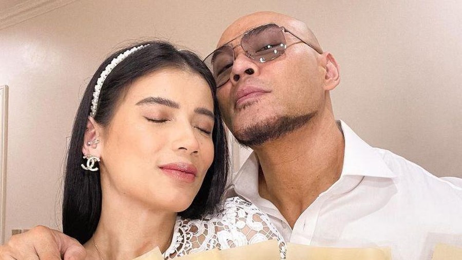 Deddy Corbuzier dan Sabrina Chairunnisa Deddy Corbuzier dan Sabrina Chairunnisa