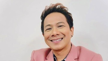 Berita Viral Selebriti dari InsertLive : Niat Delon Thamrin dan Istri Adopsi Anak