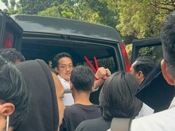 Momen Delpedro Dilimpahkan Polisi ke Kejati, Kepalkan Tangan