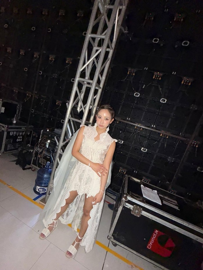 Selain merilis lagu solo perdana, Dita Karang pun bikin fans bangga dengan tampil di Jakarta Fashion Week 2026 sebagai muse Sejauh Mata Memandang pada Selasa, (28/10/2025)./ Foto: instagram.com/hey__deets