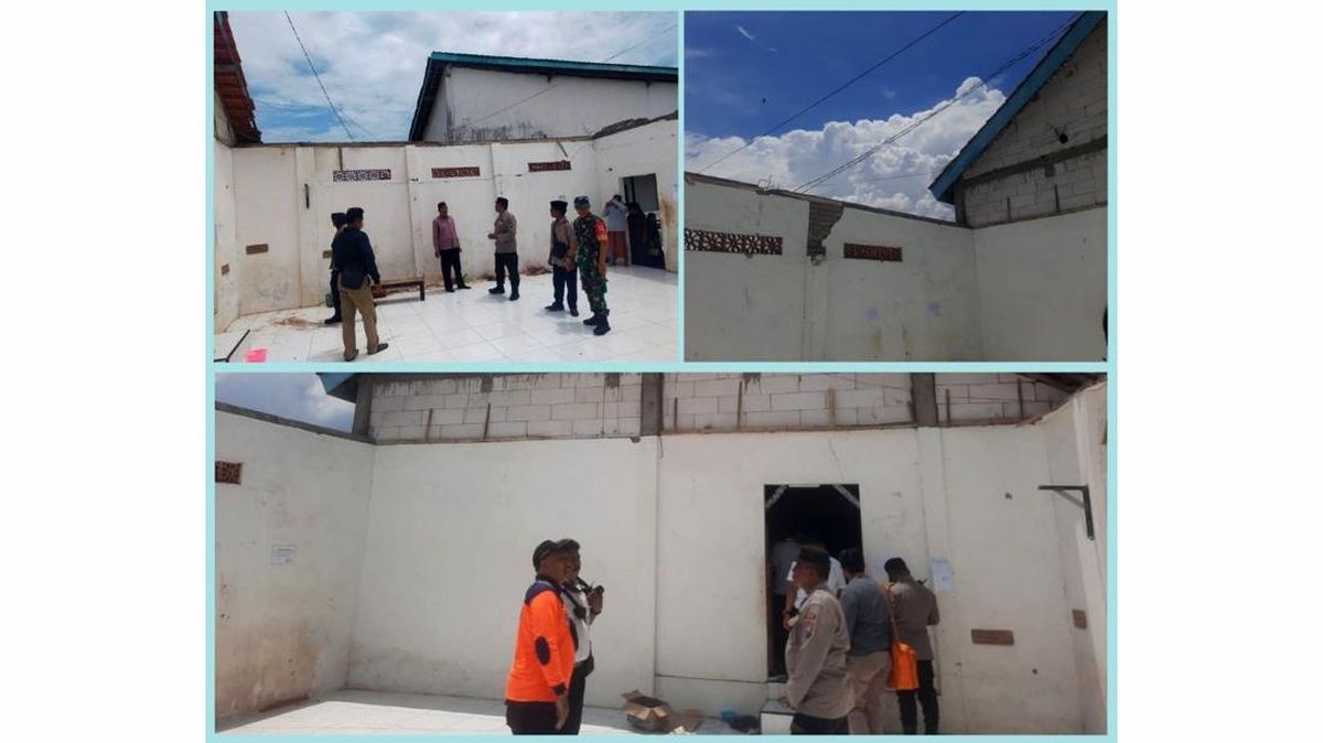 Atap Asrama Putri Ponpes di Situbondo Ambruk Dipicu Hujan Angin