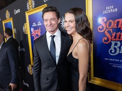 Hugh Jackman Gandeng Pacar Baru di Red Carpet Acara Film