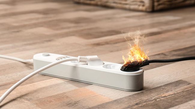 9 Barang Elektronik yang Tidak Boleh Dicolokkan ke Stopkontak Ekstensi