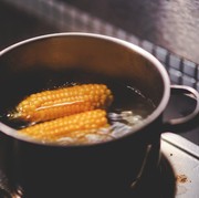 7 Manfaat Jagung Rebus untuk Kesehatan, Tak Cuma Bantu Turunkan BB!