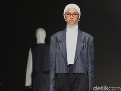 Rani Hatta Lewat Sabamodest Ubah Denim Kasual Jadi Formal di JFW 2026 Rani Hatta Lewat Sabamodest Ubah Denim Kasual Jadi Formal di JFW 2026