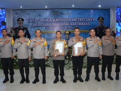 Kapolda Metro Apresiasi 2 Bhabin Bantu Pendidikan Anak Yatim dan Pemulung
