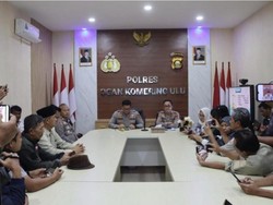 3 Oknum Polisi di OKU yang Tembak Mati Perusak Pos Polisi Diperiksa Propam 3 Oknum Polisi di OKU yang Tembak Mati Perusak Pos Polisi Diperiksa Propam
