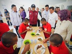 Gus Ipul: Anak Lulus Sekolah Rakyat, Keluarganya Juga Naik Kelas Gus Ipul: Anak Lulus Sekolah Rakyat, Keluarganya Juga Naik Kelas