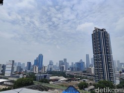 Langit Jakarta Abu-abu Siang Ini, Bagaimana Kualitas Udaranya? Langit Jakarta Abu-abu Siang Ini, Bagaimana Kualitas Udaranya?