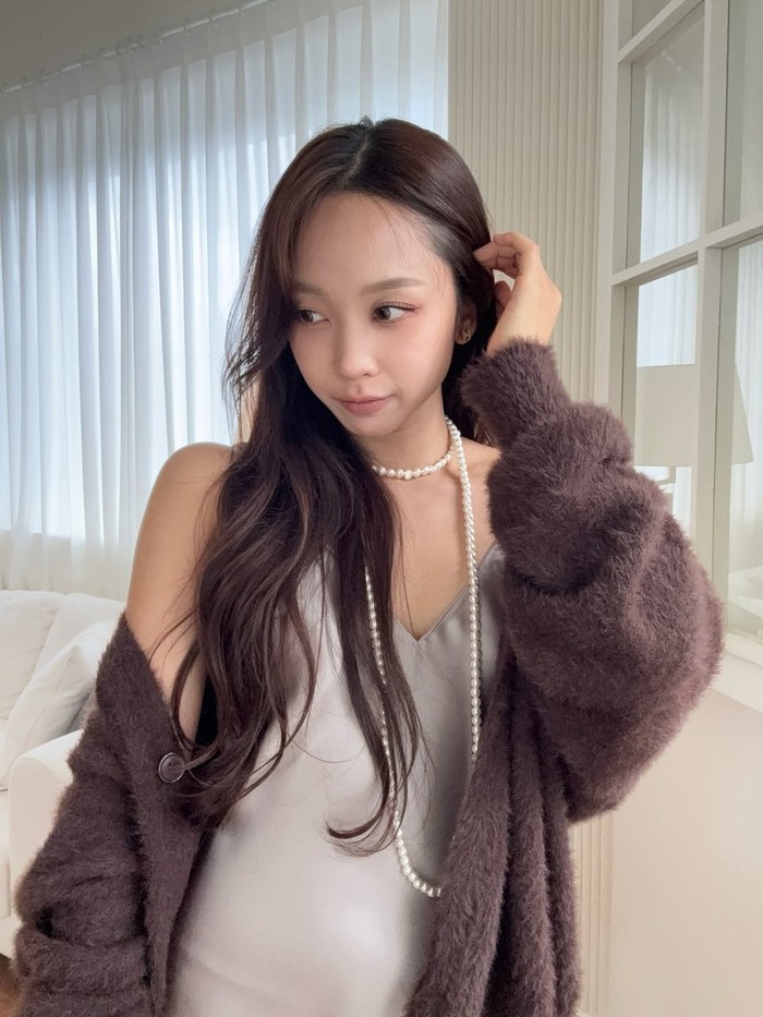 Lalu, pada Jumat, (24/10/2025), pemilik nama asli Anak Agung Ayu Puspa Aditya Karang satu ini resmi debut sebagai solois dengan merilis ‘love so sweet’. Bagaimana pendapatmu tentang single pertamanya, Beauties?/ Foto: instagram.com/hey__deets