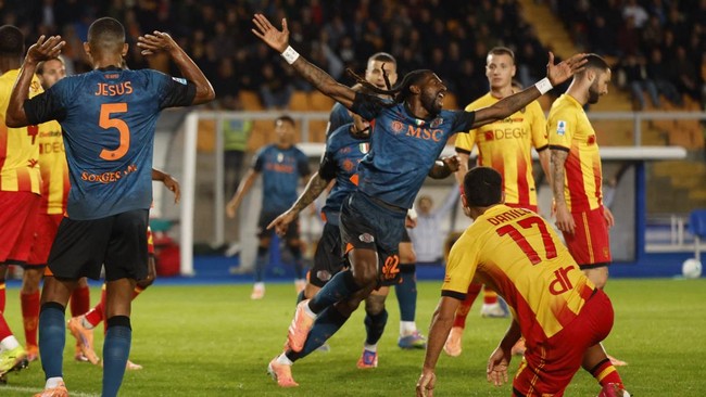 Hasil Liga Italia: Napoli Susah Payah Menang, Kokoh di Puncak Klasemen Napoli berhasil mengalahkan Lecce dalam laga Liga Italia di Via del Mare. Hasil ini membuat Napoli menjaga posisi puncak klasemen tetap di tangan mereka.