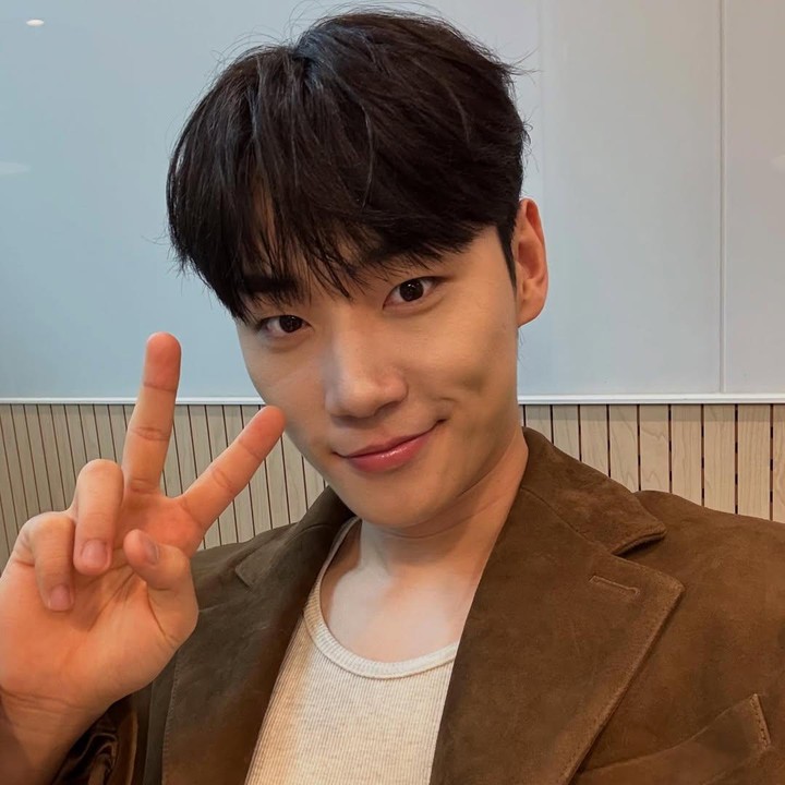 <p>Lee Min Jae adalah aktor drama <em>Weak Hero Class 2</em> yang berperan sebagai Go Hyun-tak. Pria yang mengawali karier di dunia akting pada 2016 itu paling dikenal pada rama <em>Train </em>dan <em>Crash Course in Romance.&nbsp;</em>(Foto: Instagram @__minnjaee_)</p>