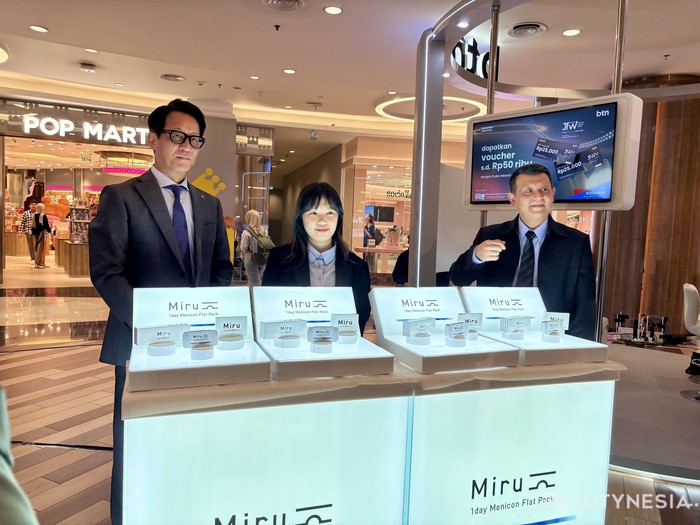 Menicon Global memperkenalkan cara baru menikmati penglihatan yang sehat dan penuh gaya melalui tiga lini lensa kontak disposable terbarunya: Miru 1day Flat Pack, Miru 1day UpSide, dan Miru 1month.