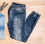 Stop Mencuci Terlalu Sering! Inilah Panduan Seberapa Sering Perlu Mencuci Jeans dan Cara Merawatnya