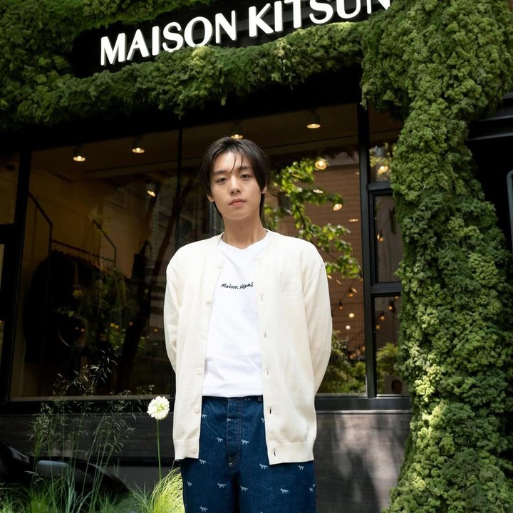 <p>Park Ji Hoon berperan sebagai Yeon Si-eun yang merupakan pemeran utama dalam drama Korea<em> Weak Hero</em>. Sang aktor mengawali karier di dunia hiburan setelah tampil pada acara <em>Produce 101 Season 2</em> dan sebelumnya aktif sebagai anggota Wanna One. Namun, ia melebarkan sayapnya dengan terjun sebagai aktor dan telah beradu akting dalam banyak drama Korea populer, seperti <em>Love Song for Illusion</em> dan <em>Tastefully Yours.</em> (Foto: Instagram @0529.jihoon.ig)</p>