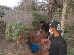 Polisi Ungkap Hasil Autopsi Pria Riau yang Dikubur Berselimut Terpal