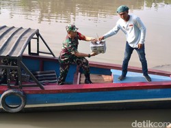 Distribusi MBG di Daerah Terpencil Sidoarjo Pakai Perahu Distribusi MBG di Daerah Terpencil Sidoarjo Pakai Perahu