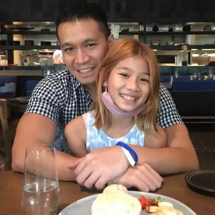 <p>Di kesempatan lain, kebersamaan keduanya juga terlihat saat makan bersama di sebuah restoran. &ldquo;Saat kita menyalahkan orang lain, kita memberikan kekuatan kita. Tetapi ketika kita bertanggung jawab, kita mengambil kembali kekuatan kita,&rdquo; tulis Samuel lewat Instagramnya. (Foto: Instagram @samuelrizal1)</p>