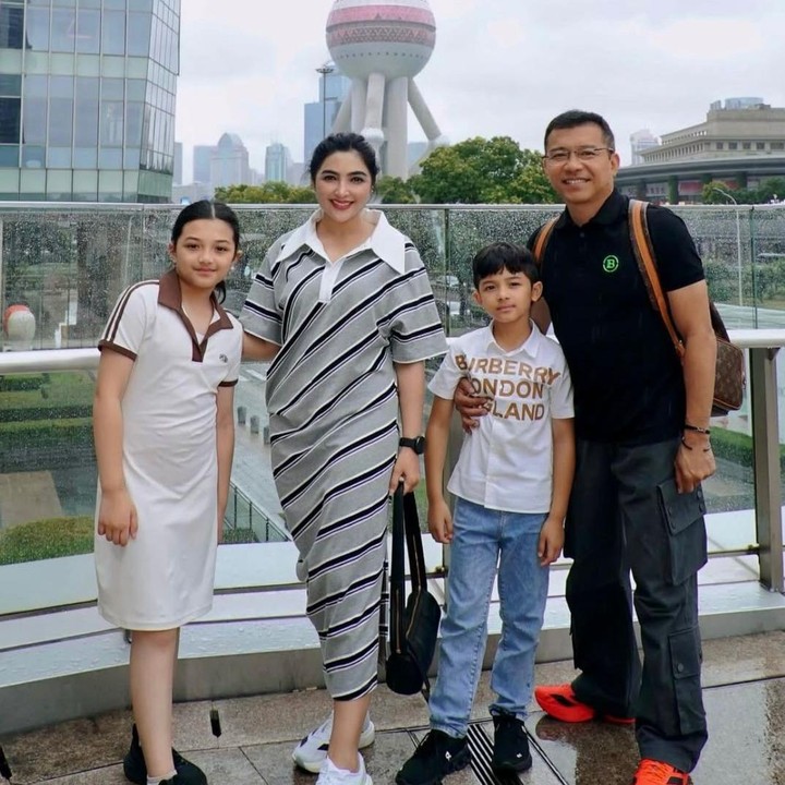 <p>Selama tiga belas tahun membangun rumah tangga, pasangan Ashanty dan Anang Hermansyah kini sudah dikaruniai dua orang anak. Salah satu yang turut mencuri perhatian netizen adalah si bungsu, Arsya Akbar Pemuda Hermansyah. (Foto: Instagram @ashanty_ash)</p>