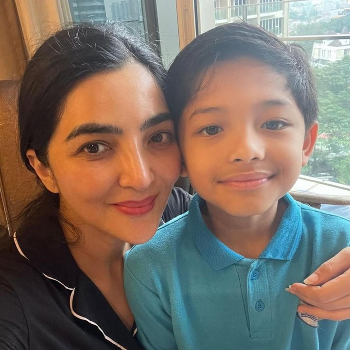 <p>Untuk merayakan hari spesialnya, Bunda dua anak ini memberikan kejutan sederhana untuk Arsya. "Selamat ulang tahun <em>@arsya.hermansyah</em> (Achabi, biduy, dan masih banyak lagi nama panggilannya hehehe," tulis Ashanty lewat Instagramnya. (Foto: Instagram @ashanty_ash)</p>