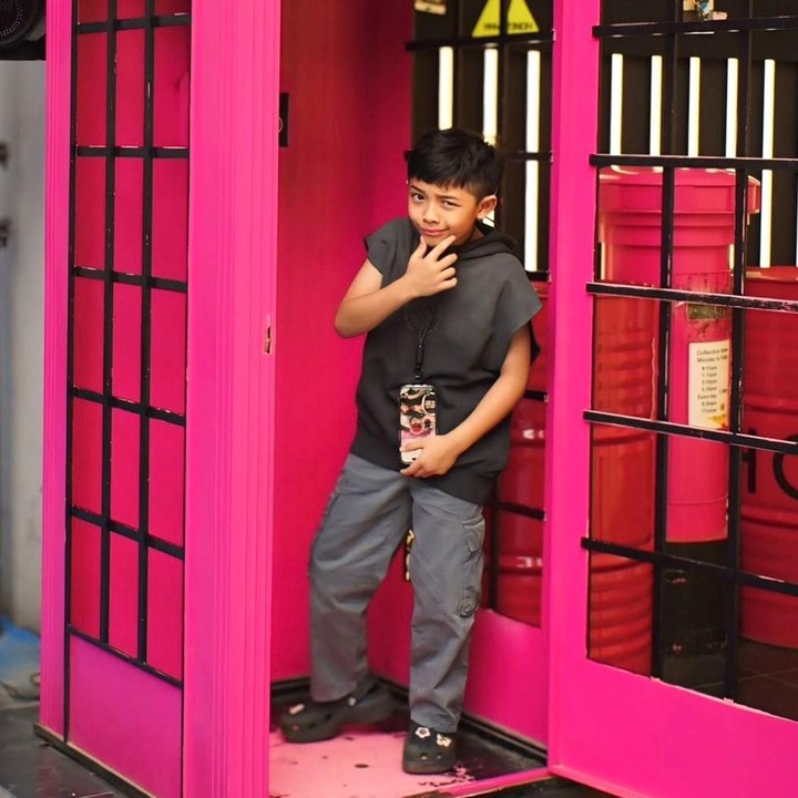 <p>Walau jarang tersorot di publik, Arsya selalu berhasil menarik perhatian setiap kali potretnya dibagikan di media sosial, Bunda. (Foto: Instagram @arsya.hermansyah)</p>