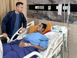 Fahmi Bo Dibawa Dibawa ke Rumah Sakit, Raffi Ahmad: Gak Usah Mikirin Apa-apa Fahmi Bo Dibawa Dibawa ke Rumah Sakit, Raffi Ahmad: Gak Usah Mikirin Apa-apa