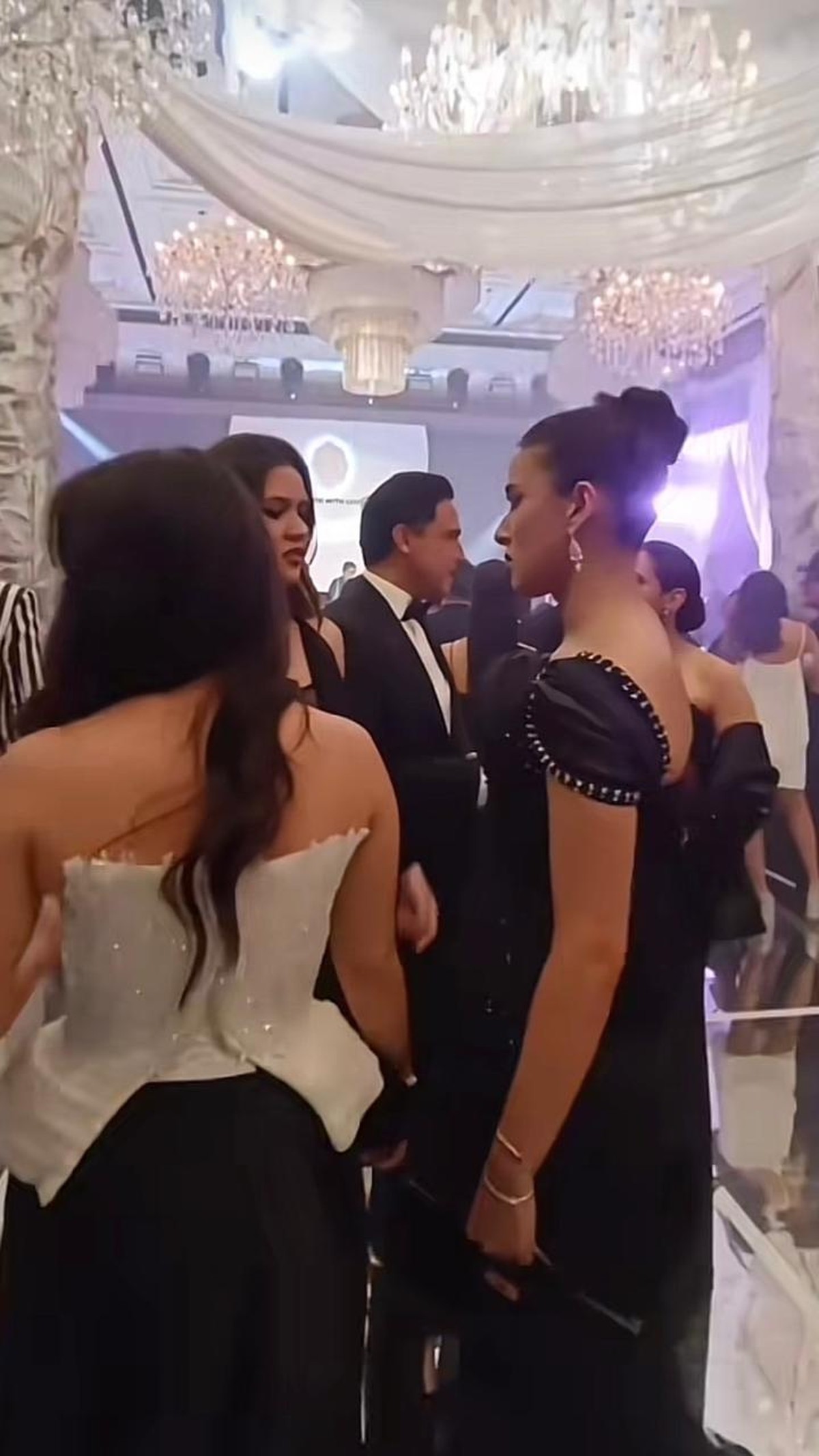 Raisa dan Hamish Daud di Resepsi Pernikahan Luna-Maxime