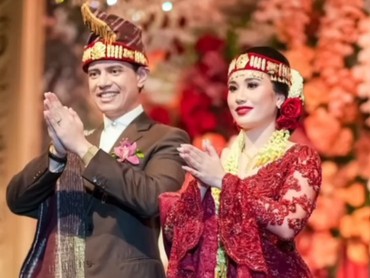 5 Potret Nikahan Adat Batak Anak Erick Thohir dan Bos Teknologi