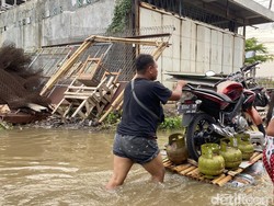 Panjang Lebar Keluhan Warga Kaligawe Semarang Sepekan Terendam Banjir