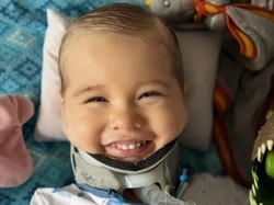 Bak Mukjizat, Kepala Balita Terpisah dari Tulang Belakang Bisa Disambung Lagi Bak Mukjizat, Kepala Balita Terpisah dari Tulang Belakang Bisa Disambung Lagi