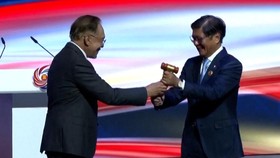 Malaysia Serahkan Kursi Keketuaan ASEAN ke Filipina