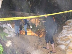 Penambang Emas Ilegal Tewas Tertimbun Longsor di Jladri Kebumen Penambang Emas Ilegal Tewas Tertimbun Longsor di Jladri Kebumen