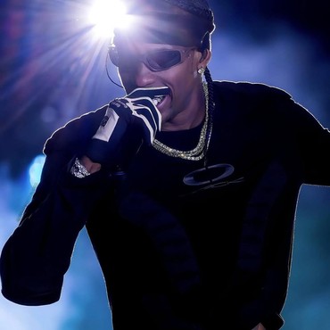 Lirik Lagu DUMBO - Travis Scott