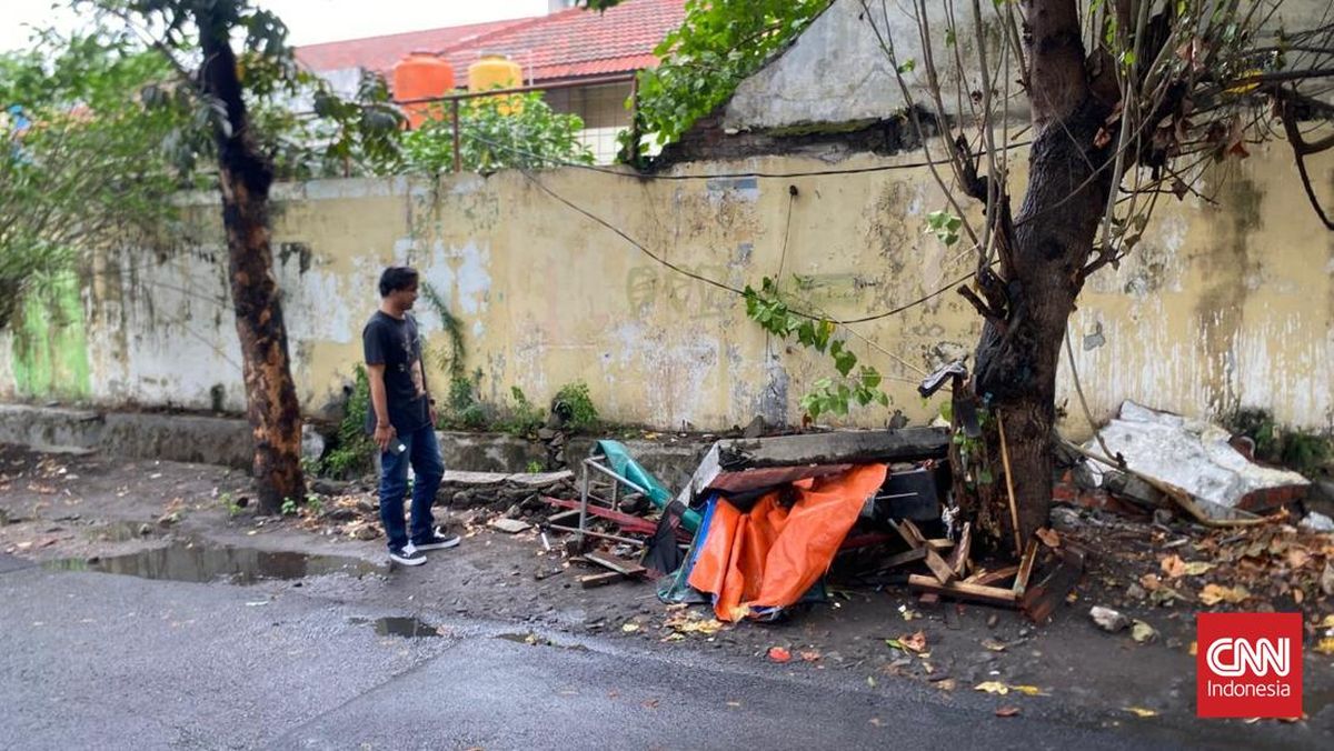 Tukang Parkir di Surabaya Tewas Tertimpa Tembok Markas Polisi